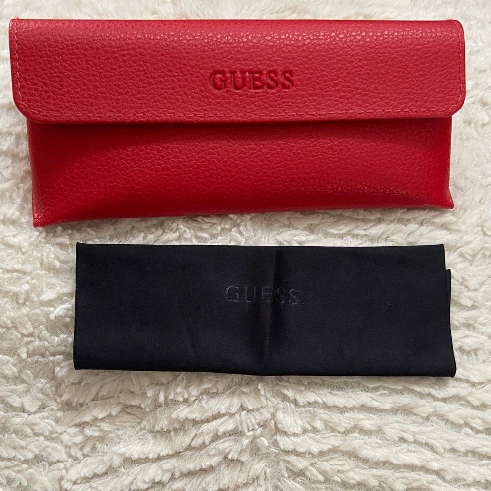 Guess Scarlet Red glass case. No glasses​​